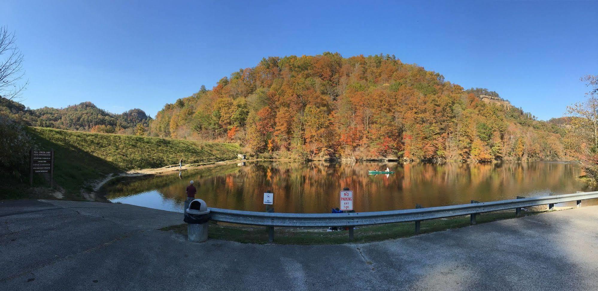 Black Bear Lodge Motel Slade Екстер'єр фото