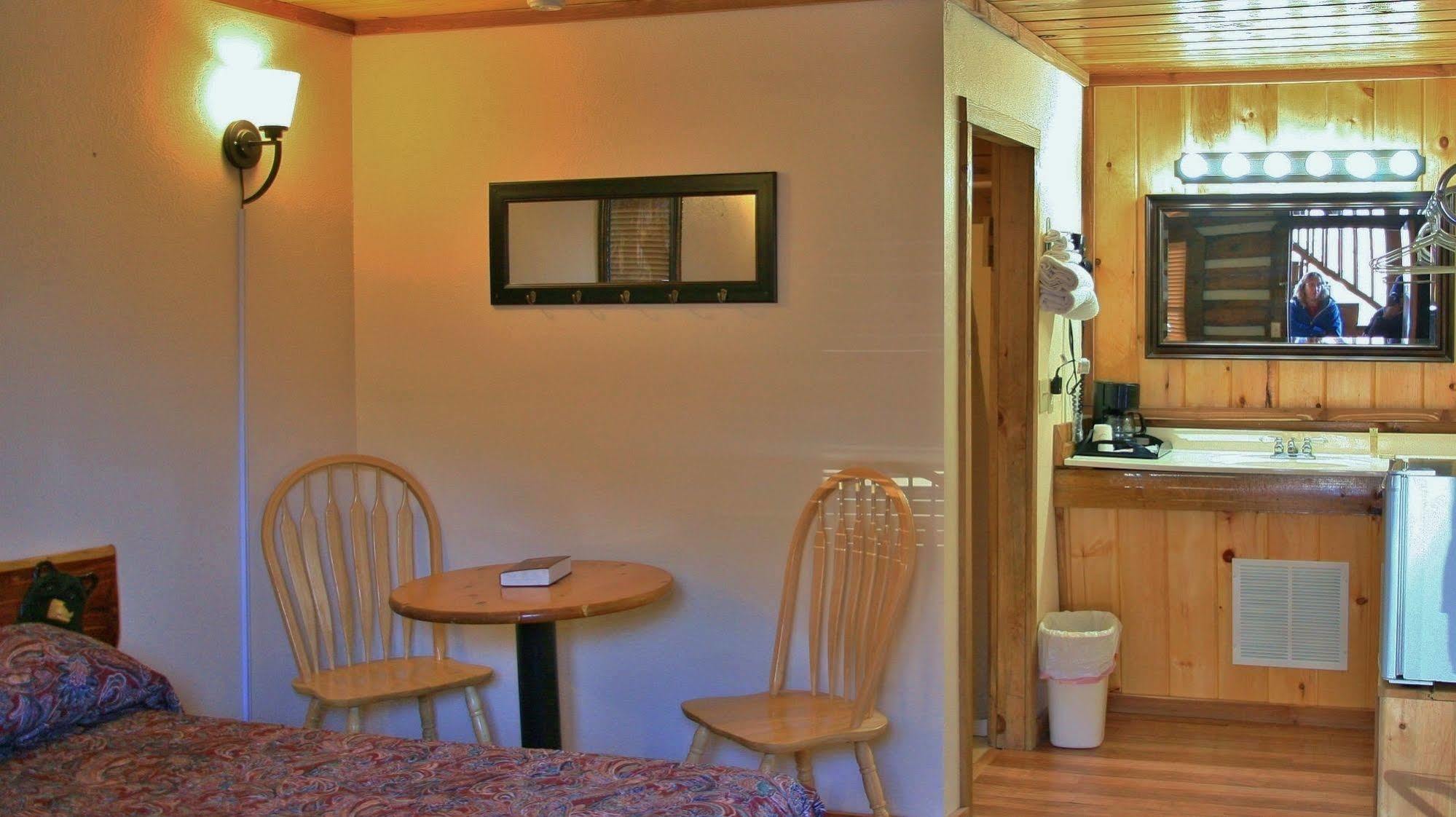 Black Bear Lodge Motel Slade Екстер'єр фото